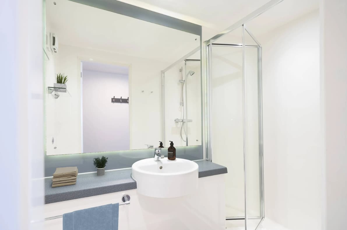 Londonist | Bronze En-Suite Mid Level