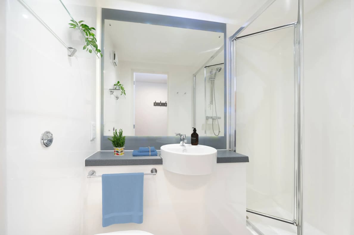 Silver En-Suite Mid Level thumbnail