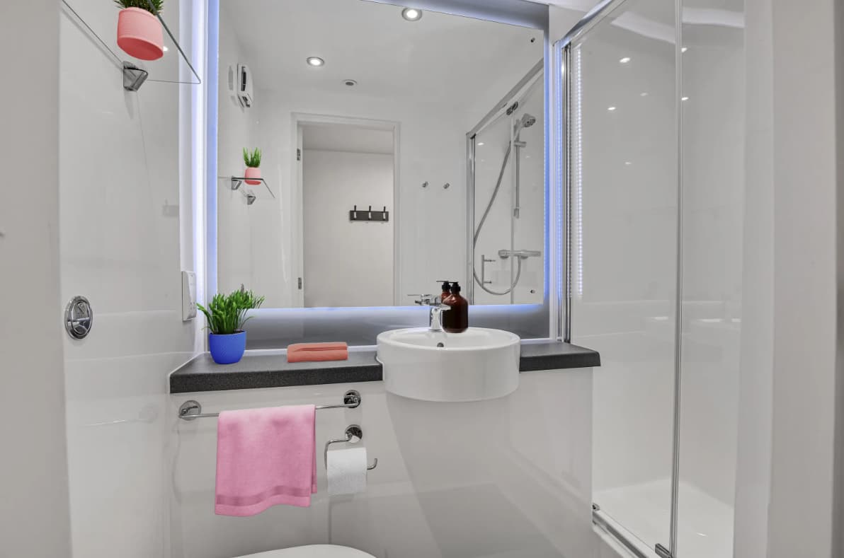 Londonist | Bronze En-Suite