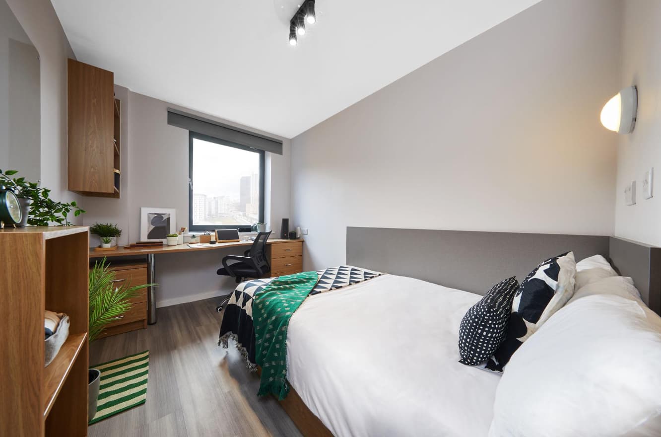 Silver En-suite thumbnail