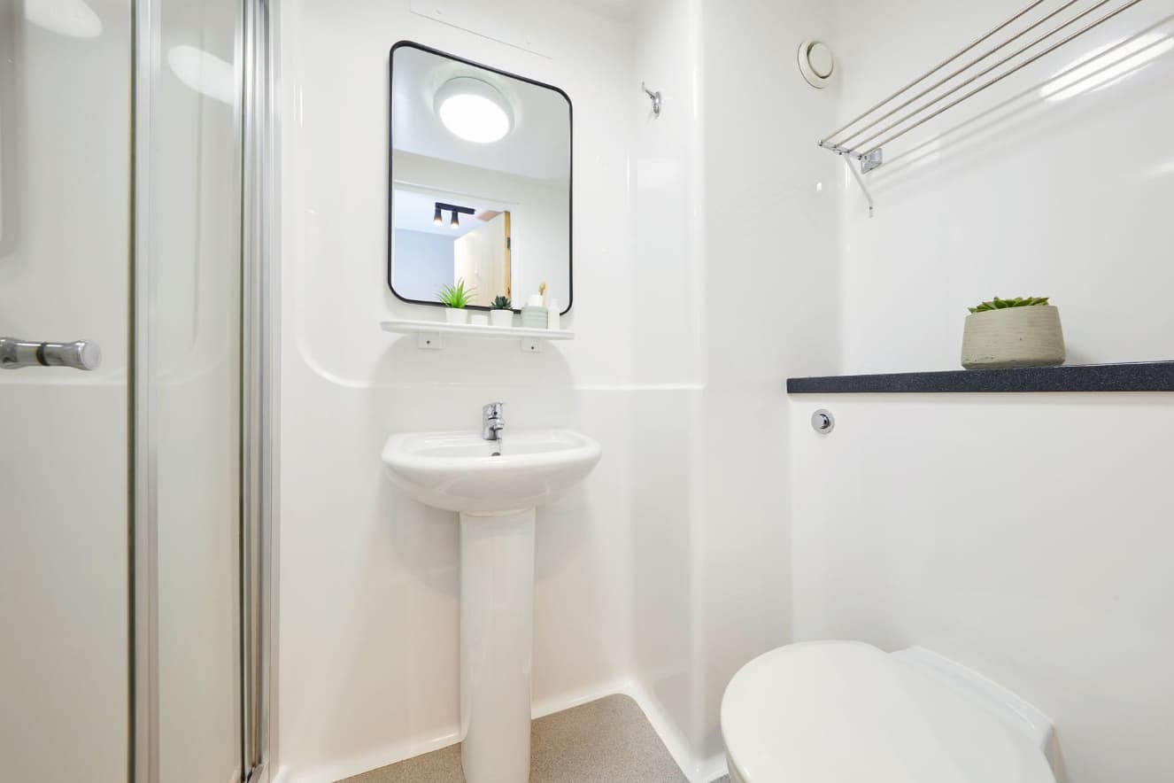Londonist | Silver  En-suite