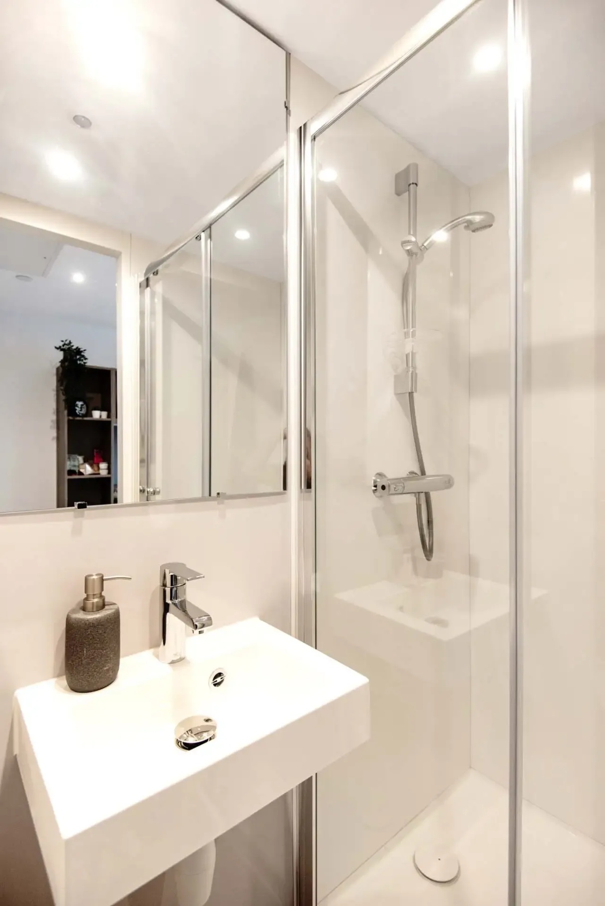 Classic En-suite thumbnail