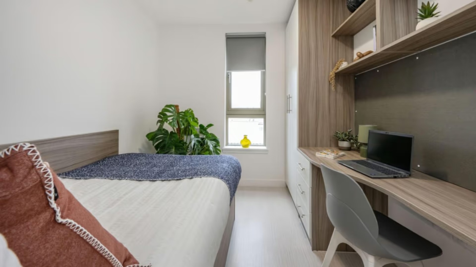 Bronze Sky View Ensuite thumbnail
