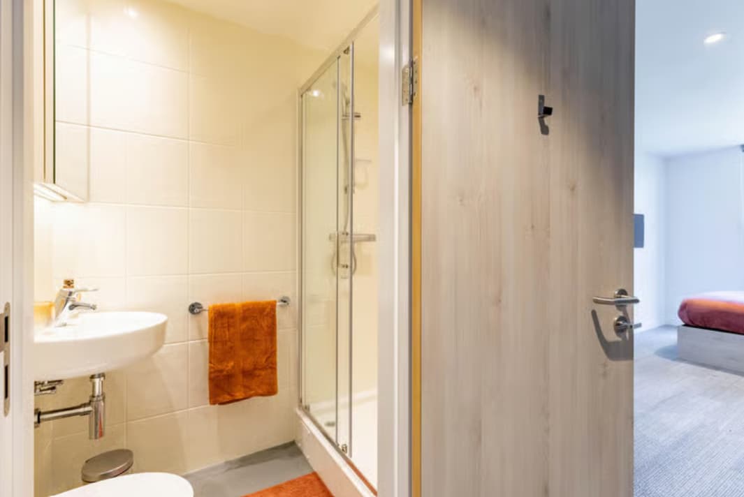 Ensuite Room thumbnail